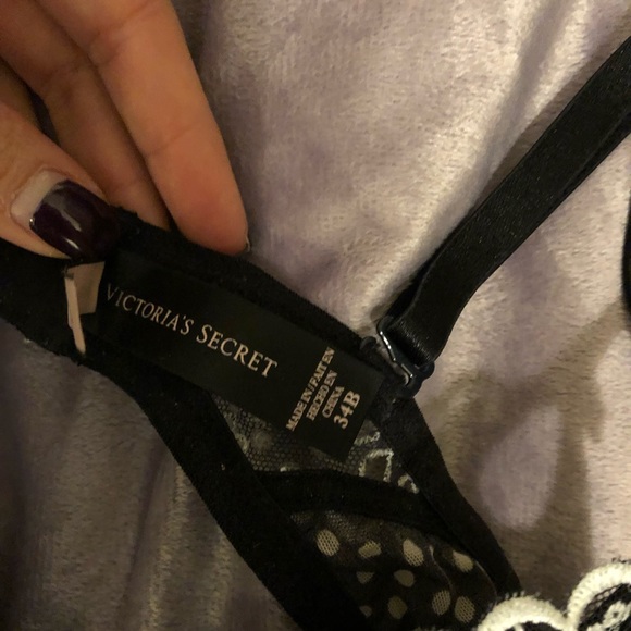 SOLD Victoria’s Secret Black & White Polka Dot Bra - Picture 4 of 6